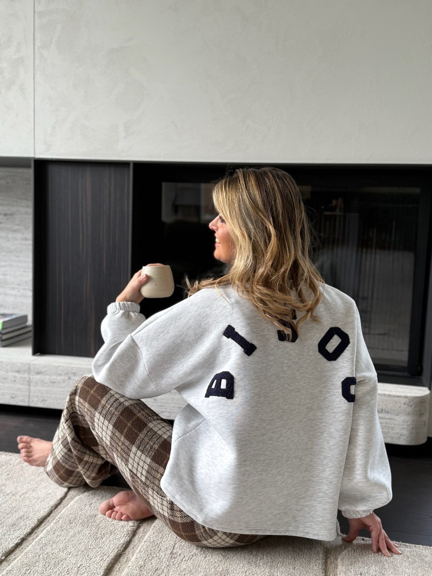 Bisou Sweater Grijs Letters Navy