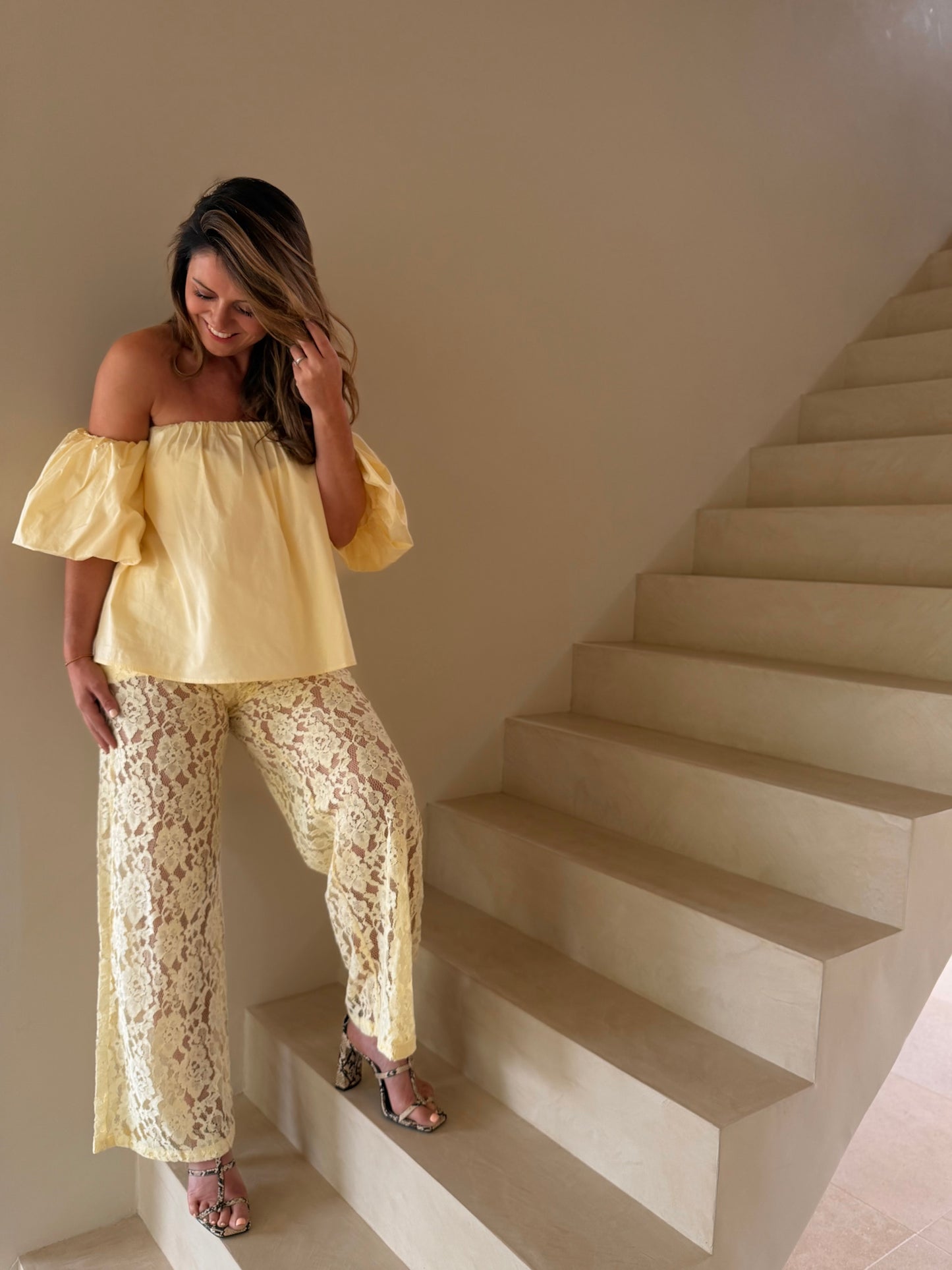 Lucy Blouse Geel off shoulder