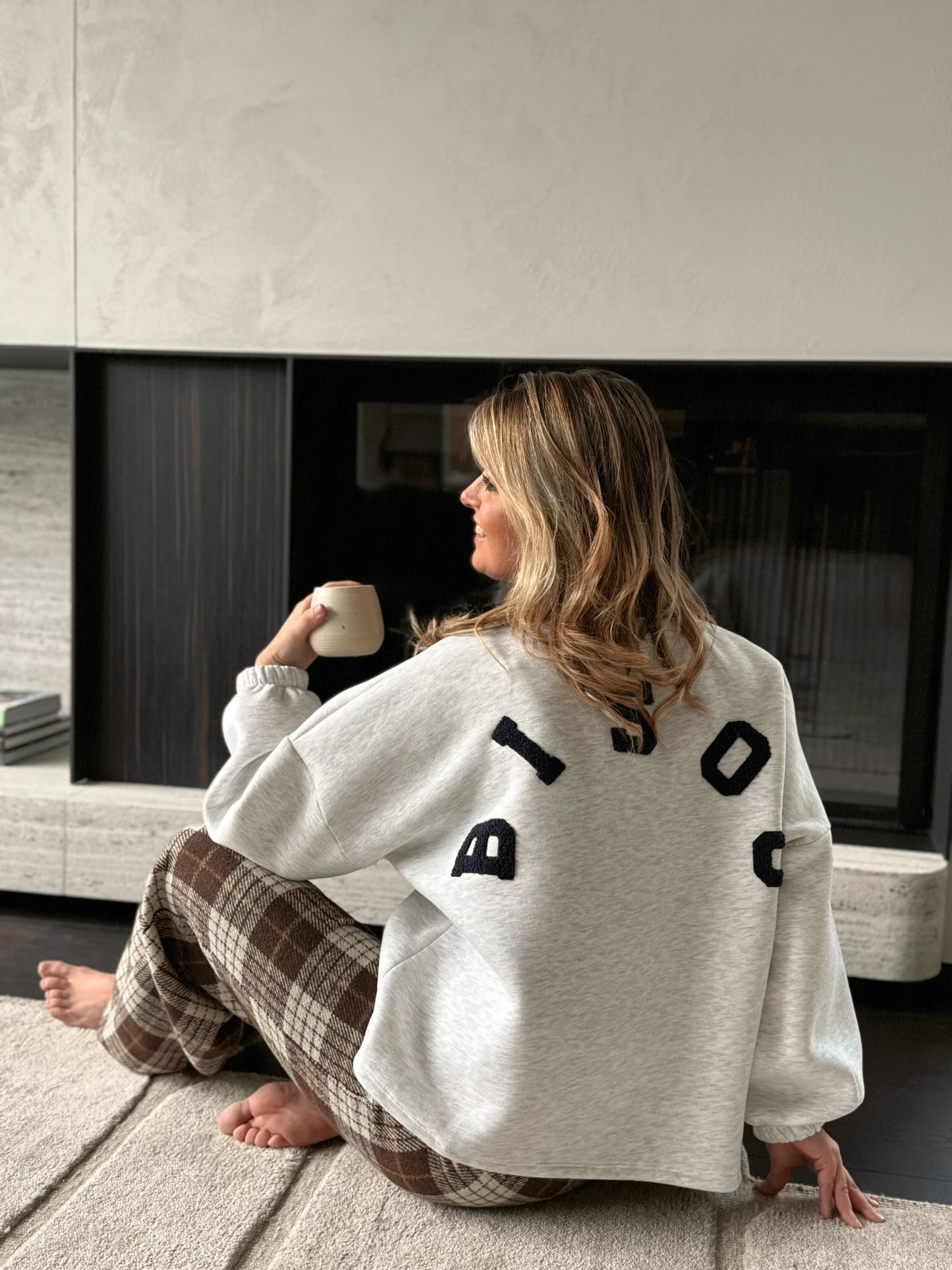 Bisou Sweater Grijs Letters Navy