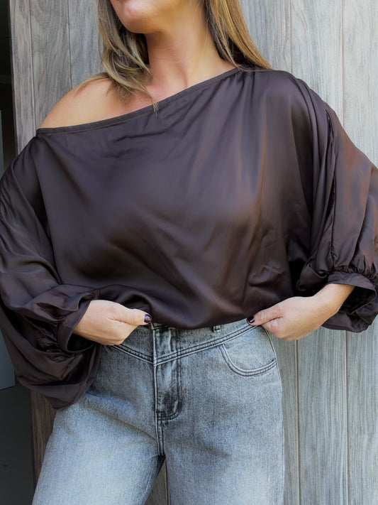off shoulder blouse bruin satijn