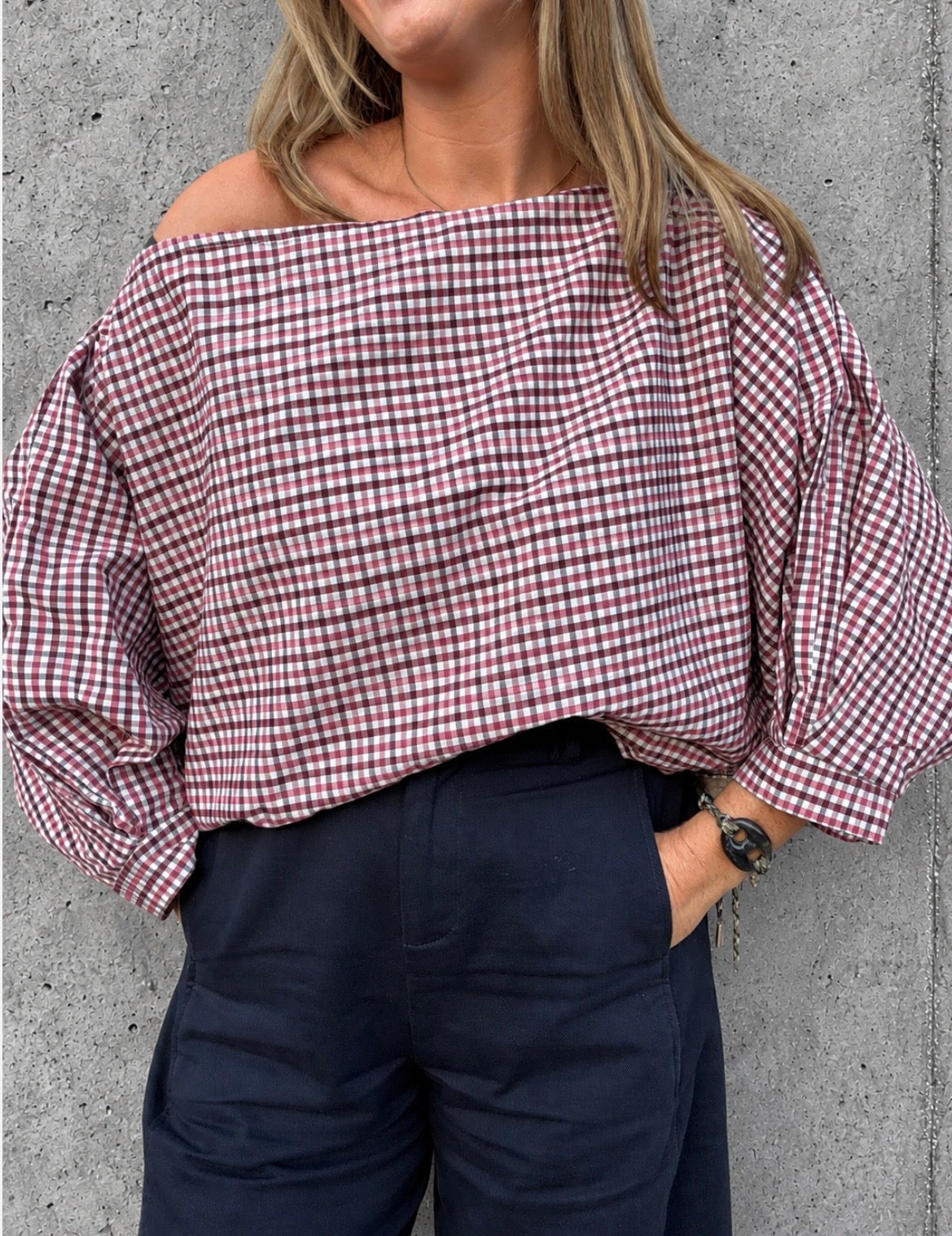 off shoulder blouse carreaux Bordeaux